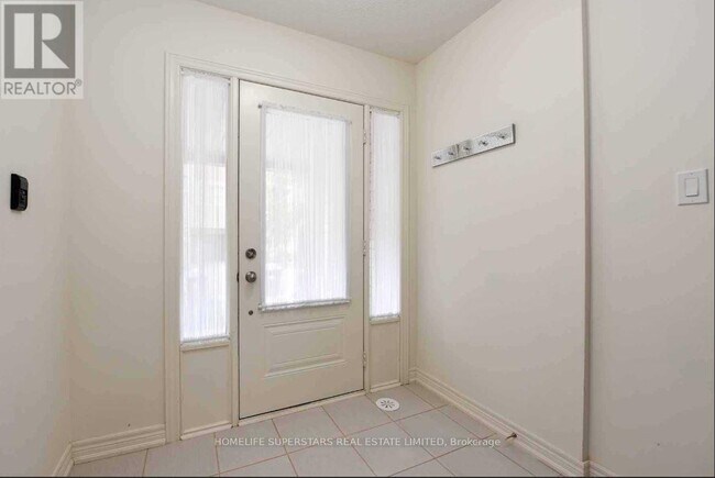 9 Aspen Hills Rd in Brampton, ON - Building Photo - Building Photo