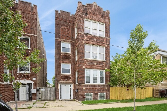 property at 1340 S Kedvale Ave