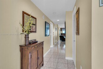 18100 N Bay Rd in Sunny Isles Beach, FL - Building Photo - Building Photo