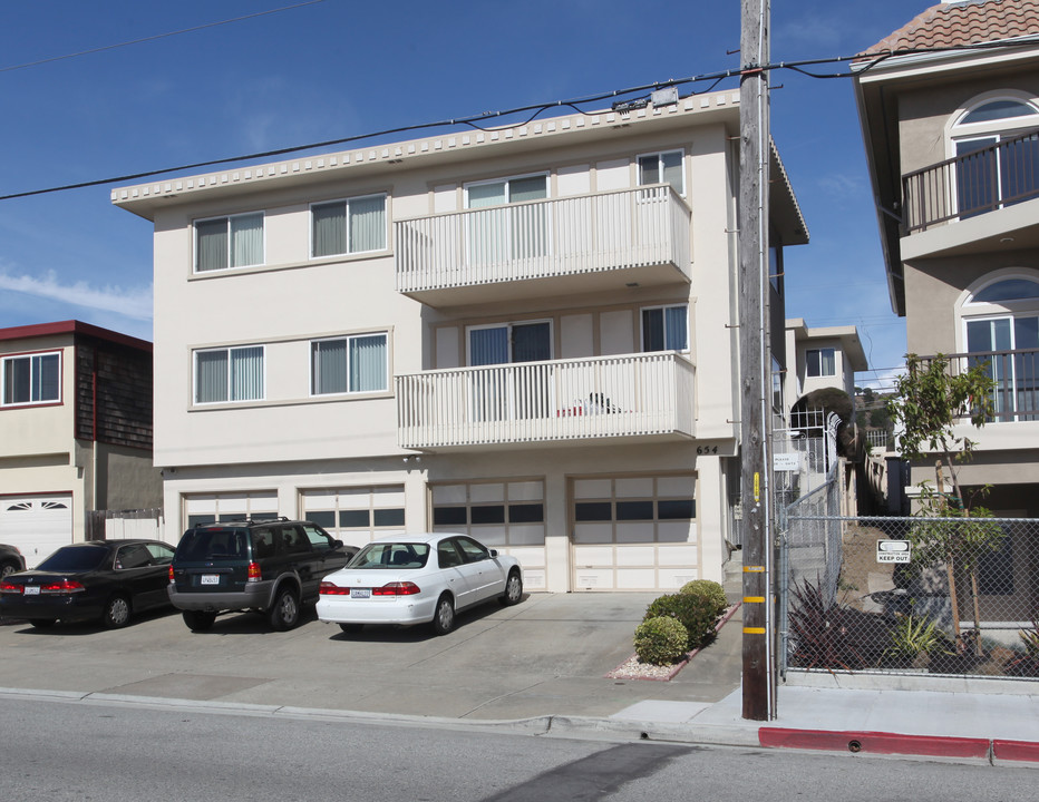 654 Commercial Ave in South San Francisco, CA - Building Photo