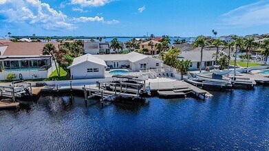 5021 Porpoise Pl in New Port Richey, FL - Building Photo - Building Photo