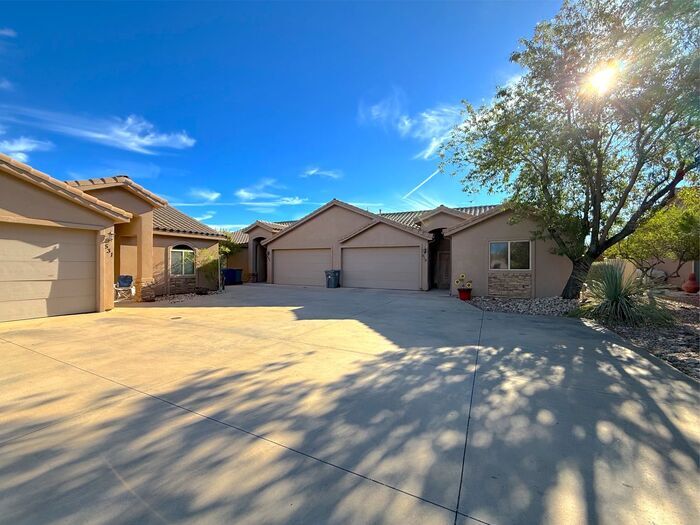 525 N 2480 W in Hurricane, UT - Building Photo