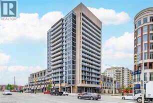 1940 Ironstone Dr in Burlington, ON - Building Photo