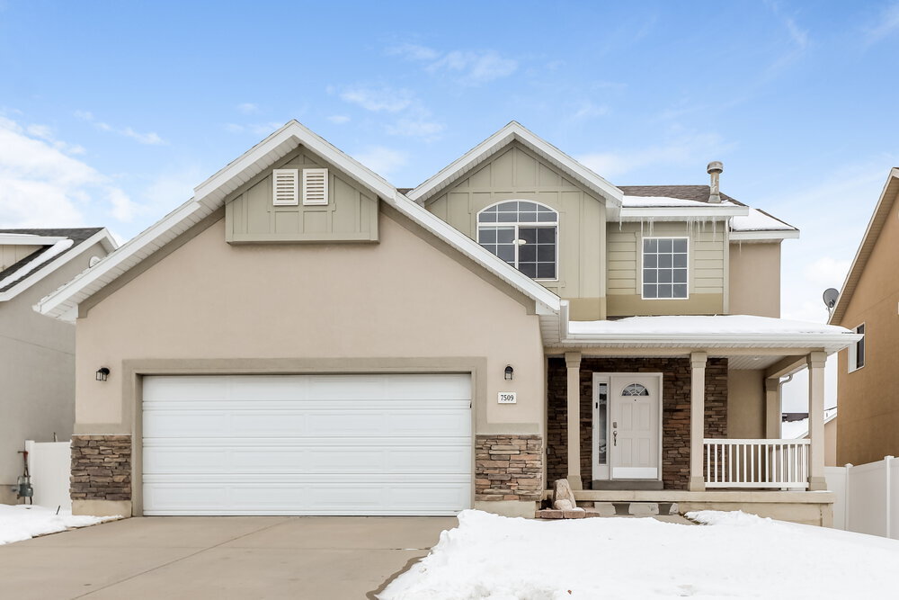 7509 S 6670 W in West Jordan, UT - Foto de edificio