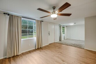 4011 Burnet Rd in Austin, TX - Foto de edificio - Building Photo
