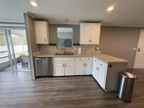 717 Choo Ln in Valrico, FL - Building Photo - Building Photo