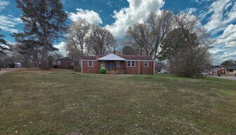 4411 NW Kenwood Dr in Huntsville, AL - Building Photo