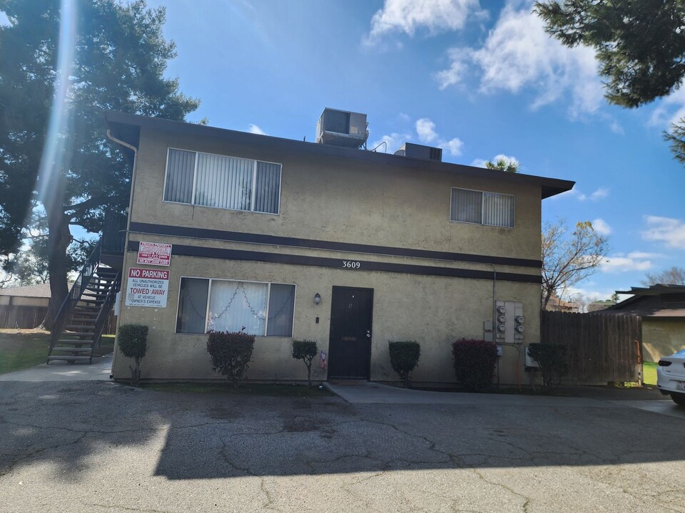3609 Micheli Ct in Bakersfield, CA - Foto de edificio