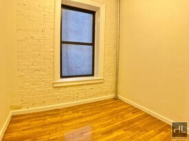 East 12th Street, Unit 3 in New York, NY - Building Photo