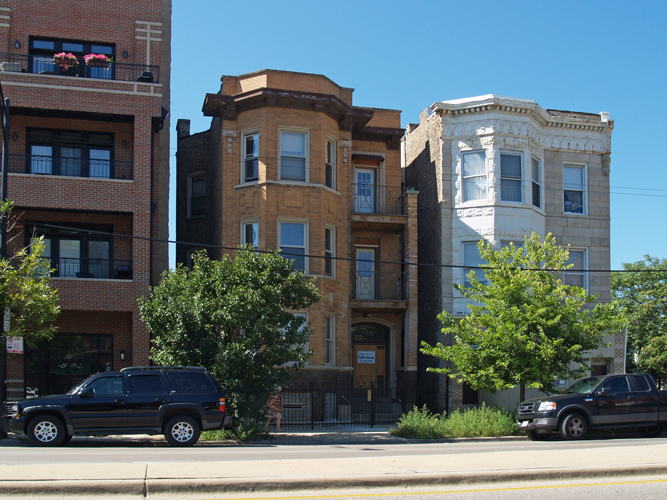 3810 N Ashland Ave in Chicago, IL - Foto de edificio