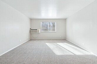 Park Trail Apartments in Zion, IL - Foto de edificio - Building Photo