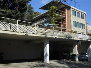 Valcrest Apartments in Seattle, WA - Building Photo - Building Photo