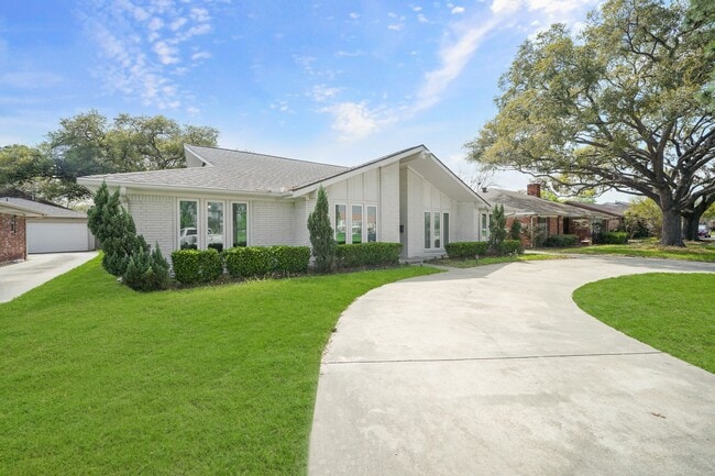 property at 6215 S Braeswood Blvd