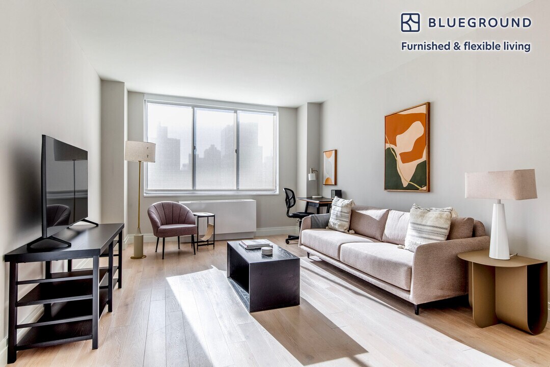 225 E 95th St in New York, NY - Building Photo