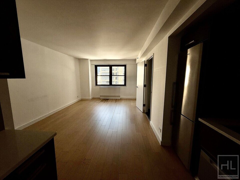 East 39th Street in New York, NY - Building Photo