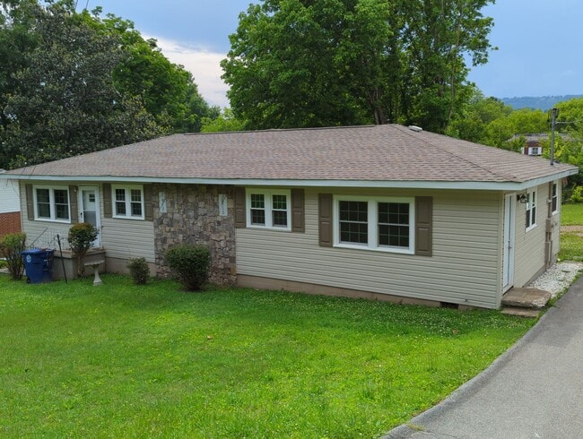 property at 3415 Hartford Dr