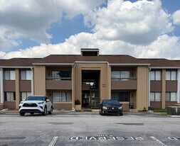 5169 Vineland Rd in Orlando, FL - Building Photo