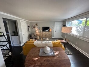 7112 N Richmond Ave, Unit 5 in Portland, OR - Building Photo - Building Photo