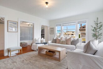 334 Edmonds St in Edmonds, WA - Building Photo - Building Photo