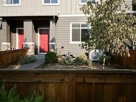 2135 NE 4 Seasons Ln in Vancouver, WA - Building Photo