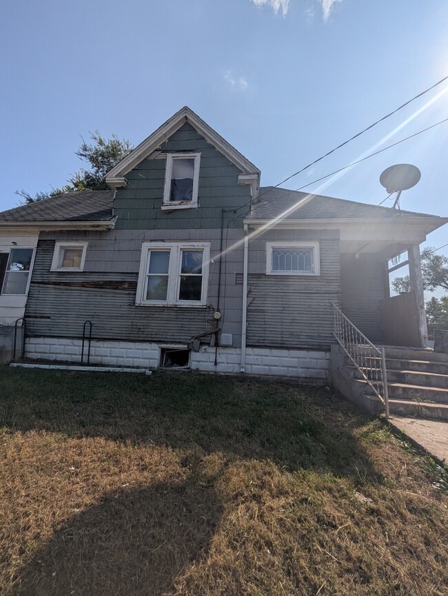 property at 422 S Louisa St