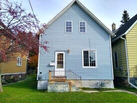 1029 S 17th St in Manitowoc, WI - Building Photo