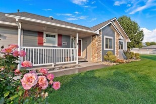 9380 Ruth Marie Dr in Middleton, ID - Building Photo