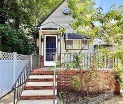 90 Hickory Ave in Staten Island, NY - Building Photo