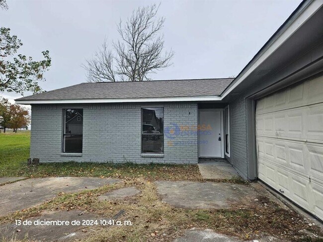 124 Candlelight Ln in Livingston, TX - Building Photo - Building Photo