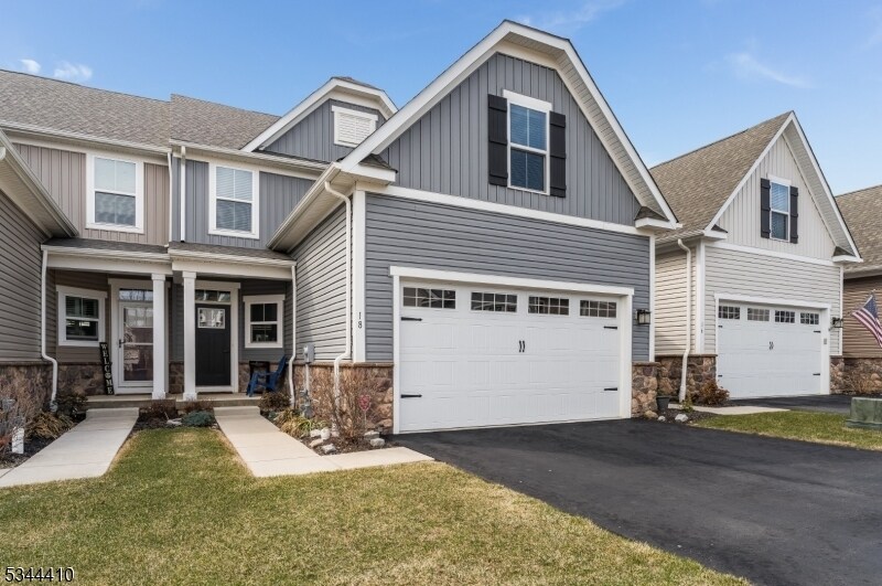 18 Harrier Ln in Washington, NJ - Building Photo