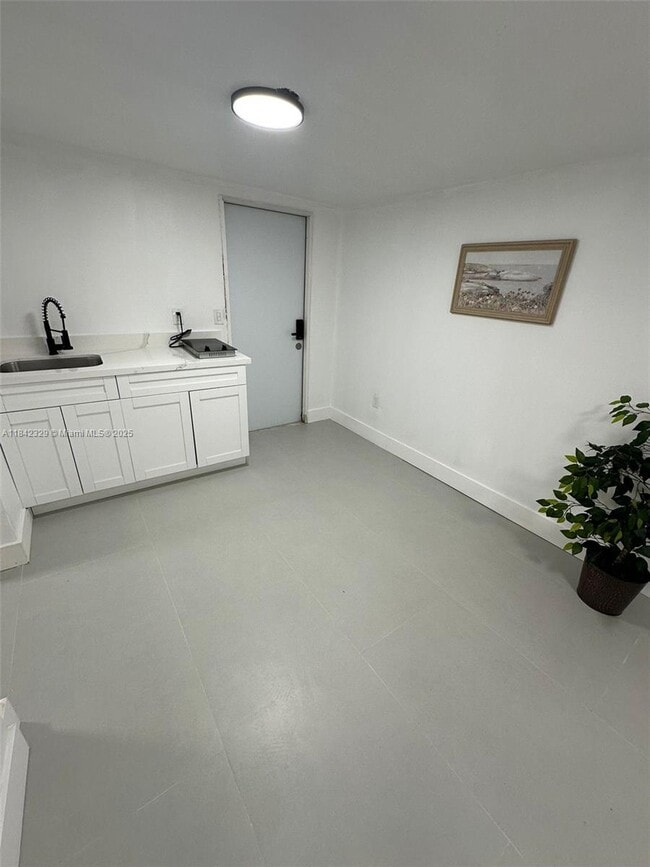 5850 Wiley St in Hollywood, FL - Building Photo - Building Photo