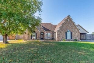 665 Winchester Dr in Bridge City, TX - Building Photo