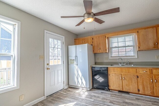 1805 Harbor Dr in Oak Grove, KY - Building Photo - Building Photo