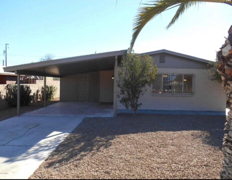 1132 E 26th St in Tucson, AZ - Foto de edificio
