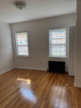 240 Sommerville Pl in Yonkers, NY - Building Photo - Building Photo