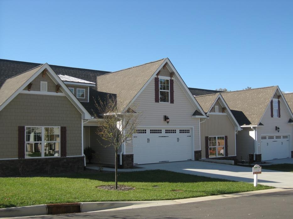 33 Loftin St in Weaverville, NC - Building Photo