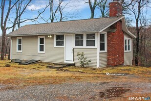 38 Covey Rd in Burlington, CT - Building Photo