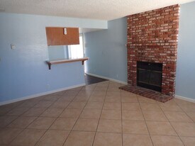 1008 W Atkins Ave in Ridgecrest, CA - Building Photo
