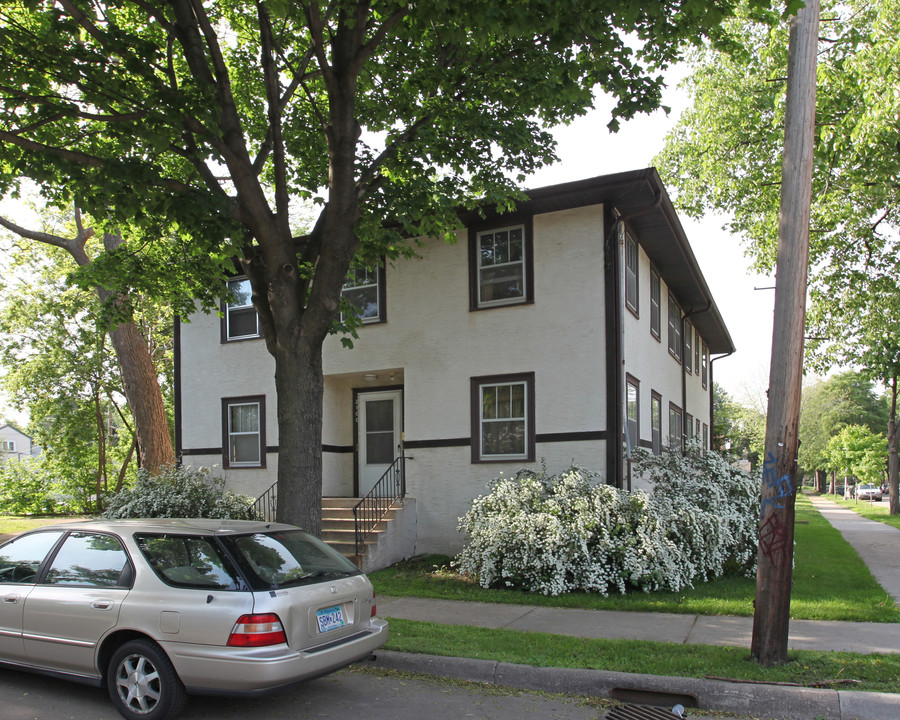 2100 Fairmont Ave SE in Minneapolis, MN - Building Photo