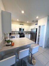 11101 W 33rd Ct in Hialeah, FL - Building Photo - Building Photo