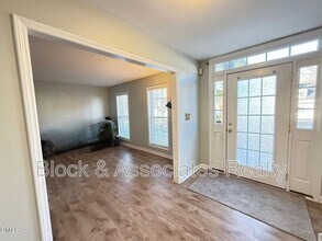 8612 Hobhouse Cir in Raleigh, NC - Building Photo - Building Photo