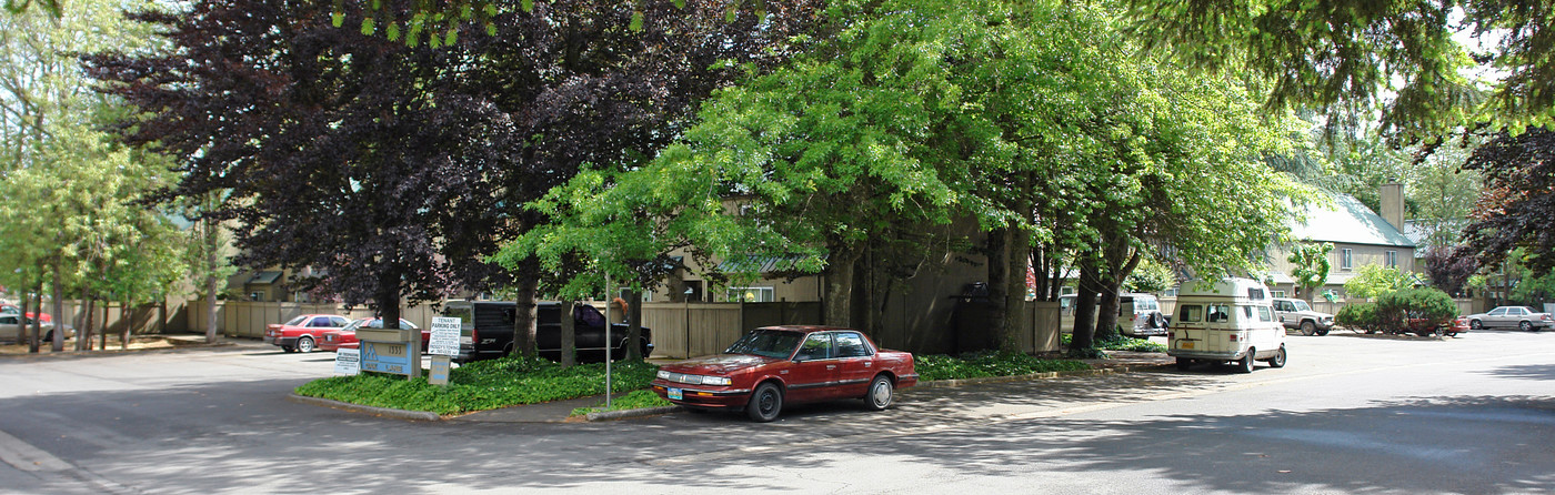 Oak Lane Townhouses in Eugene, OR - Building Photo