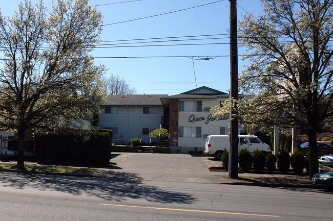 Queen Johanna Apartments in Portland, OR - Building Photo - Building Photo