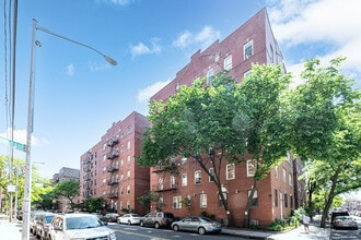 88-10 Whitney Ave in Elmhurst, NY - Building Photo - Building Photo