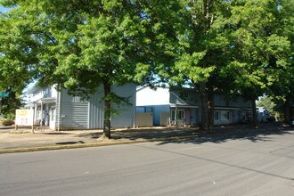 Somerset West Apartments in Salem, OR - Building Photo - Building Photo