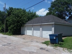 619 W 16th St in Davenport, IA - Foto de edificio - Building Photo