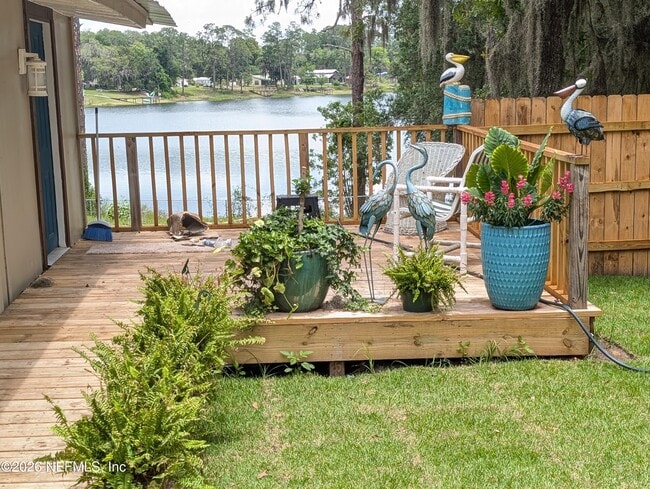 property at 220 Mirror Lake Dr