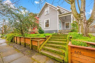 626 NE Russell St in Portland, OR - Building Photo