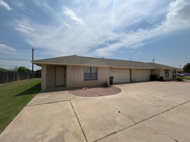 property at 914 McDaniel Cir