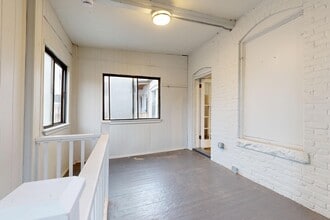 145 Cottage St in Boston, MA - Foto de edificio - Building Photo